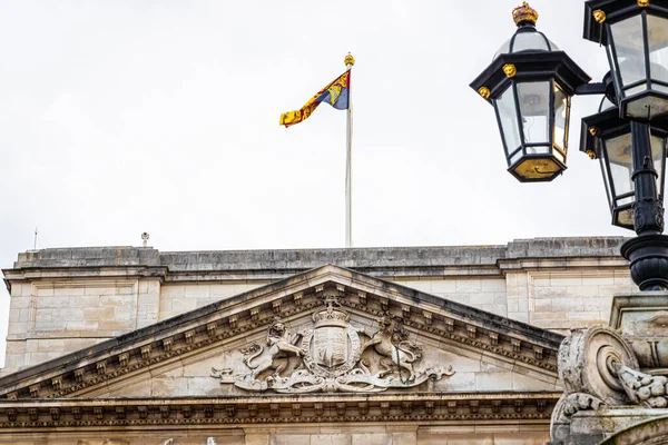 Vista Bandera Que Renuncia Sobre Palacio Buckingham Poco Después Muerte — Foto de Stock