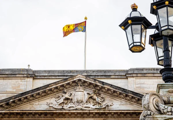 Vista Bandera Que Renuncia Sobre Palacio Buckingham Poco Después Muerte — Foto de Stock