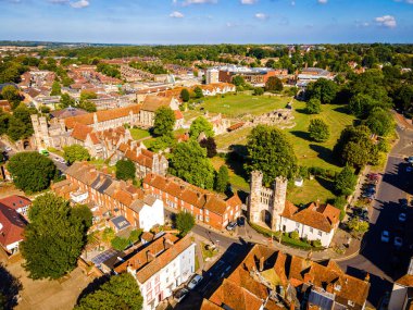 İngiltere 'nin güneydoğusundaki Canterbuty Katedrali' nin havadan görünüşü Orta Çağ, İngiltere 'de bir hac alanıydı.