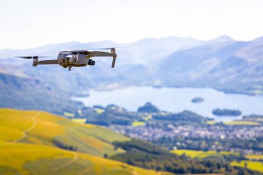 Yaz mevsiminde dağlarda İHA fotoğrafçılığı