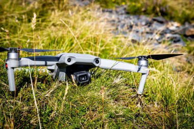 Yaz mevsiminde dağlarda İHA fotoğrafçılığı