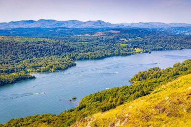 İngiltere 'nin kuzeybatısındaki Cumbria' da Windermere, bir bölge ve milli parkın havadan görüntüsü