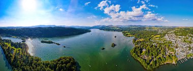 İngiltere 'nin kuzeybatısında Cumbria' da Windermere bölgesi, bir bölge ve ulusal park havadan görülebilir.