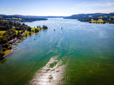 İngiltere 'nin kuzeybatısında Cumbria' da Windermere bölgesi, bir bölge ve ulusal park havadan görülebilir.