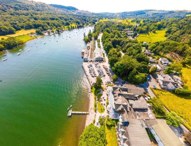 Göl Bölgesi 'nde Lakeside' ın havadan görünüşü, Cumbria 'da bir bölge ve ulusal park, İngiltere' nin kuzeybatısında.