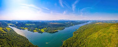 İngiltere 'nin kuzeybatısında Cumbria' da Windermere bölgesi, bir bölge ve ulusal park havadan görülebilir.