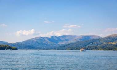 Wendermere Gölü yakınlarındaki Bowness-on-Windermere Gölü, Cumbria 'da bir bölge ve ulusal park, İngiltere' nin kuzeybatısında
