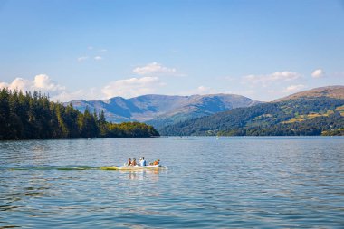 Wendermere Gölü yakınlarındaki Bowness-on-Windermere Gölü, Cumbria 'da bir bölge ve ulusal park, İngiltere' nin kuzeybatısında