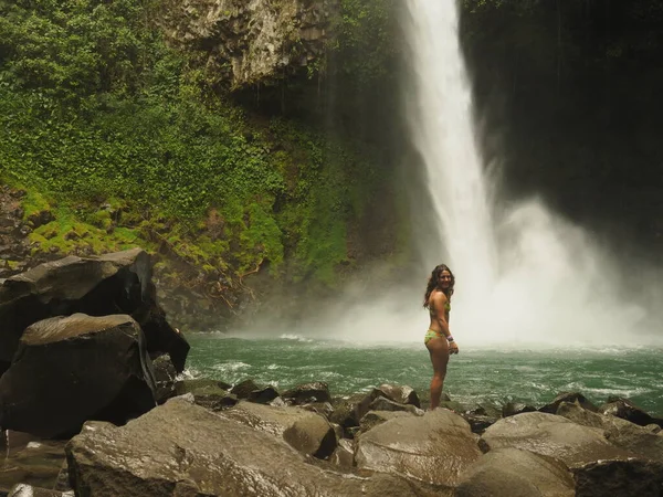 Young Woman Hiking Jungle Costa Rica — Stockfoto