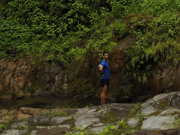 Young Man Hiking Jungle Costa Rica — Fotografia de Stock