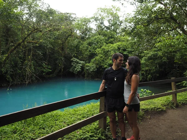 Young Couple Hiking Rio Celeste — Stockfoto