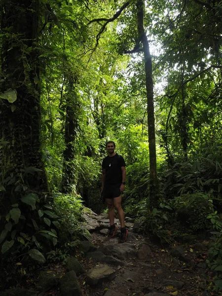 Young Man Hiking Rio Celeste — Fotografia de Stock