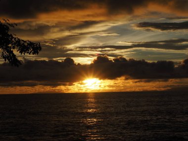 GÜNEŞ GAZETECİ BİR SAVAŞINDA BİR ŞİRİM