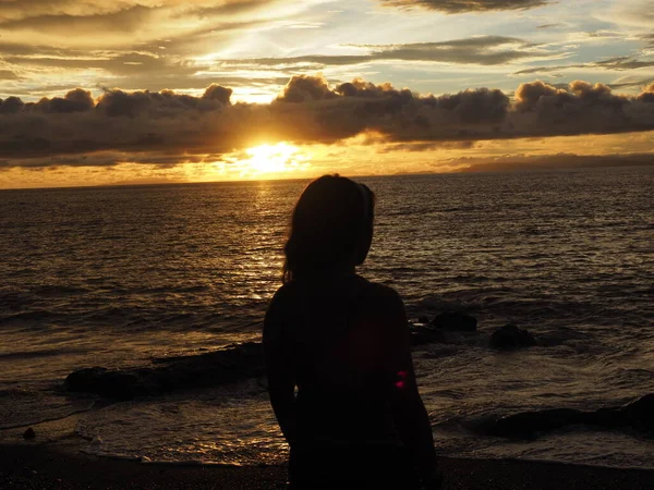 Silhouette Einer Frau Mit Sonnenset Einem Strand Guanacaste — Stockfoto