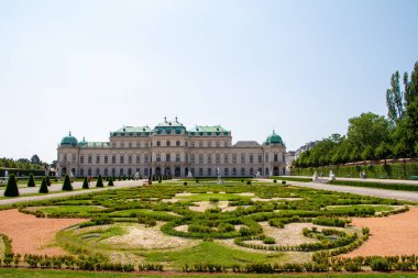 Viyana, Avusturya, 24 Temmuz 2021. Alman Schloss Belvedere 'deki Belvedere Sarayı, Viyana' daki en büyük Barok saraylarından biridir.