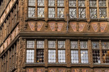 Strasbourg, Fransa, 31 Ekim 2021, Maison Kammerzell Müfrezesi, yarım keresteli bir evin ön cephesi.