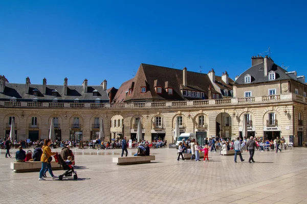 2022年4月16日 法国第戎解放广场和勃艮第公爵宫 — 图库照片