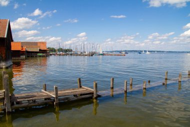 Ammersee, Almanya, 29 Temmuz 2022. 47 km2 'lik alana sahip bu büyük göl sizi yelken açmaya ve dinlenmeye davet ediyor..