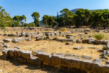 Epidaurus, Yunanistan, 17 Temmuz 2022. Arkeolojik alan. Epidaurus, Yunanistan 'ın doğusundaki Mora Ovası' nın verimli Argolis ovasında yer alan antik bir dini mekan ve köydü.