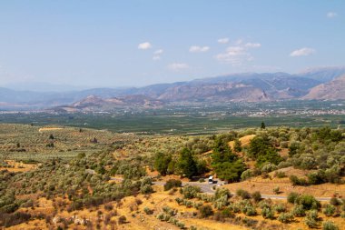 Mycenae, Yunanistan, 19 Temmuz 2022. Eski şehrin etrafındaki Mora manzarası