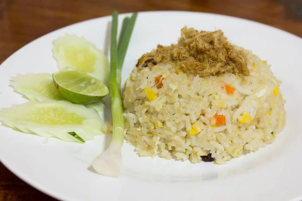 Nasi Goreng Dengan Sayuran Dan Telur — Stok Foto