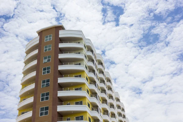 Şehirde yeni bir apartman..