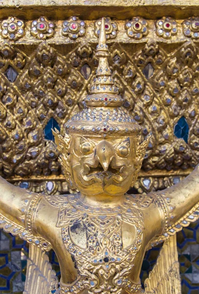 泰国曼谷Wat Phra Kaew的Garuda — 图库照片