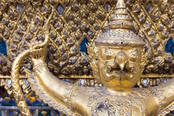 泰国曼谷Wat Phra Kaew的Garuda — 图库照片
