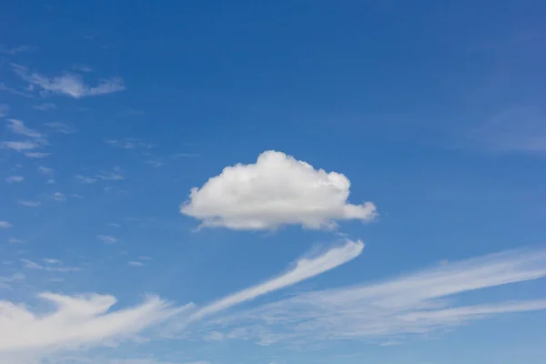 Nube Contra Cielo Azul — Foto de Stock