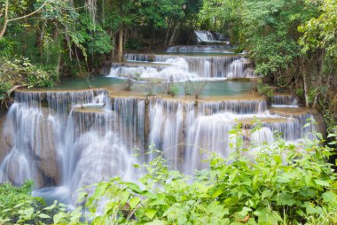 Kanchanaburi, Tayland 'daki Şelale' nin 4. katı..