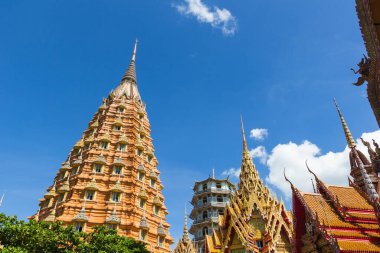Thai tapınağının mimarisi, wat thum sua, kanchanaburi bölgesi, Tayland.