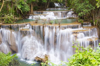 Kanchanaburi, Tayland 'daki Şelale' nin 4. katı..