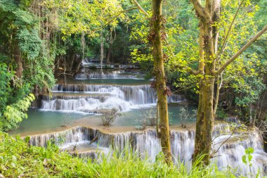 Kanchanaburi, Tayland 'daki Şelale' nin 4. katı..