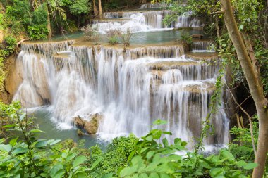 Kanchanaburi, Tayland 'daki Şelale' nin 4. katı..