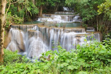 Kanchanaburi, Tayland 'daki Şelale' nin 4. katı..