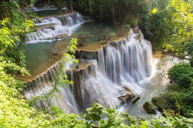 Kanchanaburi, Tayland 'daki Şelale' nin 4. katı..