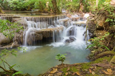 Kanchanaburi, Tayland 'daki Şelale' nin 6. katı..