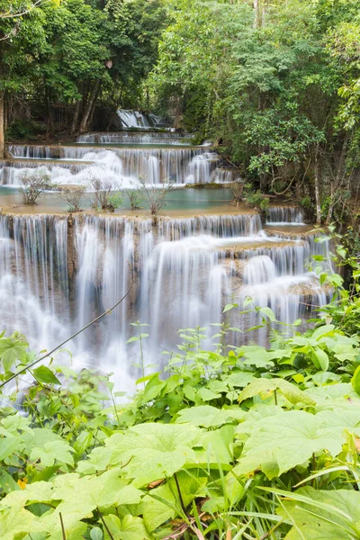Kanchanaburi, Tayland 'daki Şelale' nin 4. katı..