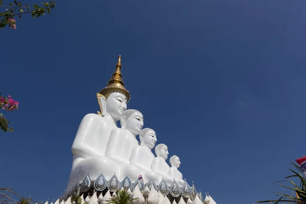 Cinco Estátua Buda Wat Phra Pha Sorn Kaew Phetchabun Tailândia — Fotografia de Stock