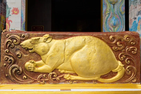 Çin burcu, Wat Ban Rai 'de Fare Yılı Heykeli, Nakhon Ratchasima, Tayland.
