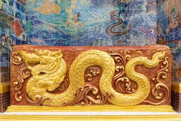 Çin burcu, Wat Ban Rai 'de Büyük Yılan Yılı Heykeli, Nakhon Ratchasima, Tayland.