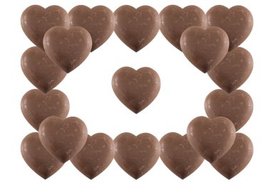 Kalp çikolatası beyaz arka planda izole.