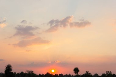 Günbatımının renkli, doğal arkaplan.