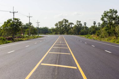 Yeni yol, yüzey yeni bir yol asfalt yol.