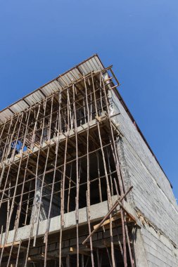 İnşaat inşaat site işleri mavi gökyüzü.