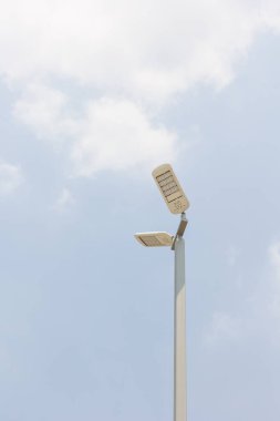 sokak lambaları ile enerji tasarrufu sağlayan teknoloji yol açtı..