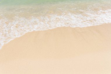 Güzel sahil ve güzel deniz arka planı.