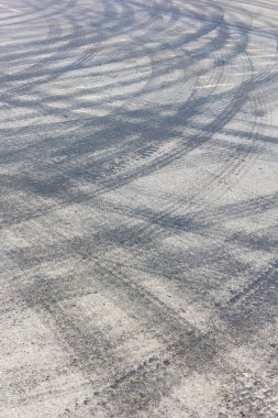 Lastik izleri ile soyut yol arka plan.