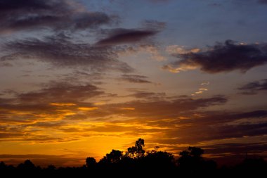 Günbatımının renkli, doğal arkaplan.