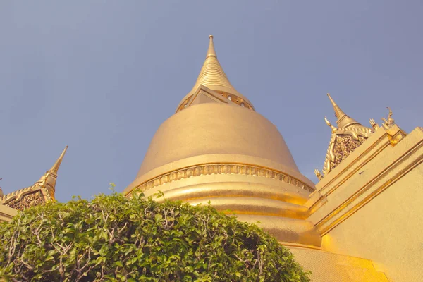 Vintage Tone Gold Pagoda Wat Phra Kaew Thailand — Fotografia de Stock